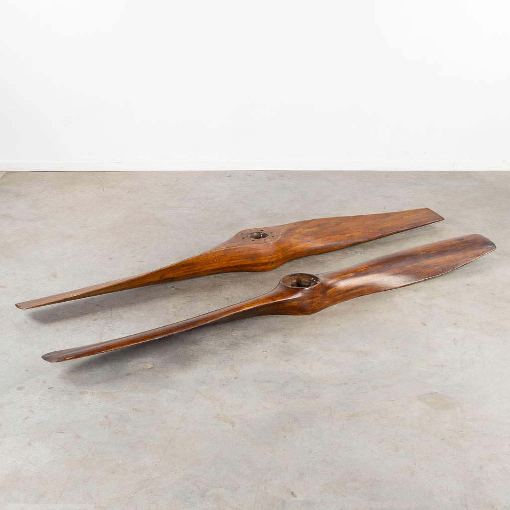 A pair of decorative 'Airplane' propellers. (L:266 cm)