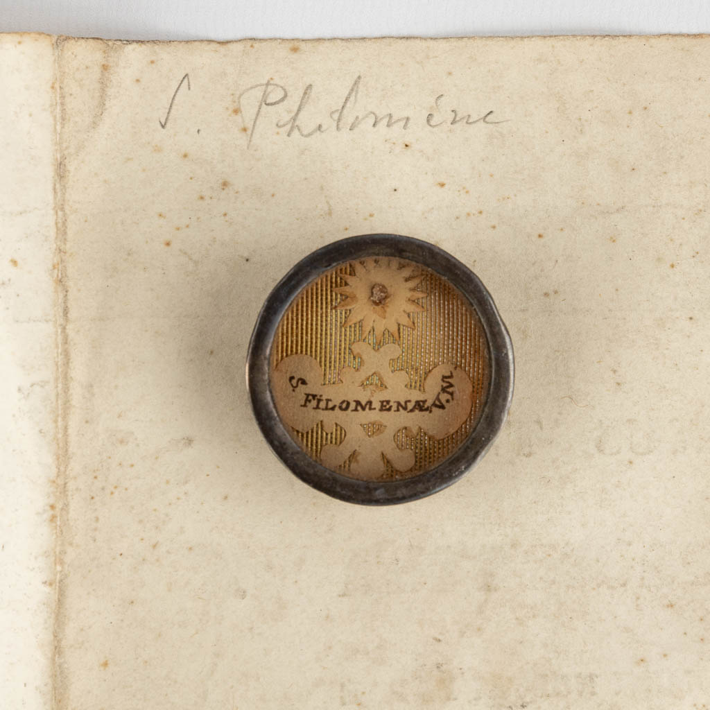 A sealed Theca with a relic and document: Ex Ossibus Sancti Filomenae Virgin & Martyr. (H:1,2 x D:3,6 cm)