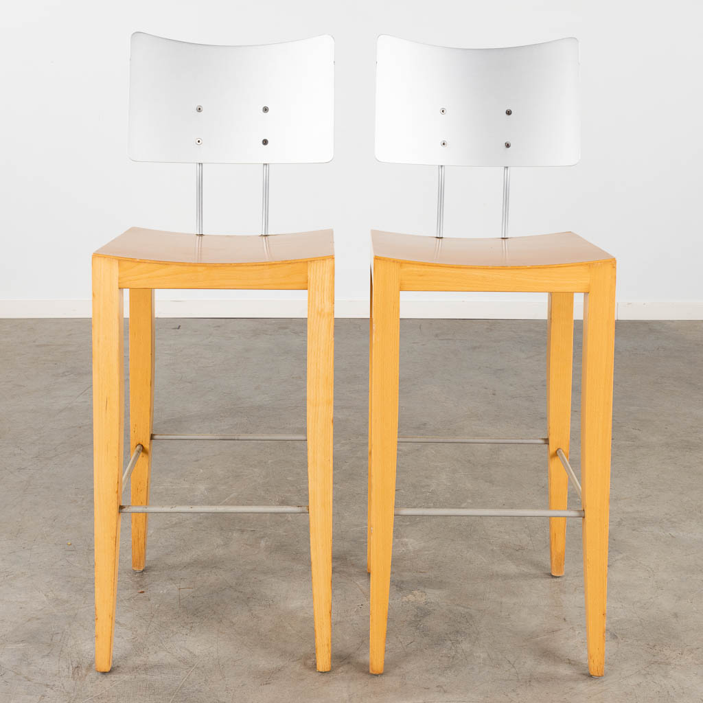 Pel CHALY (XX) voor Tonon, twee hoge stoelen (D:40 x W:40 x H:110 cm)