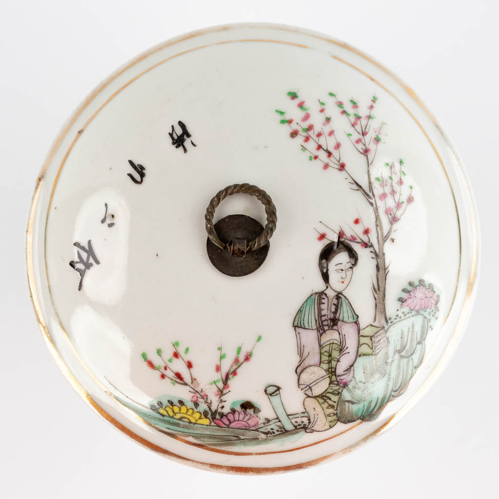 Four stackable Chinese storage pots, decorated with ladies, 19th/20th C. (H:15 x D:12 cm)