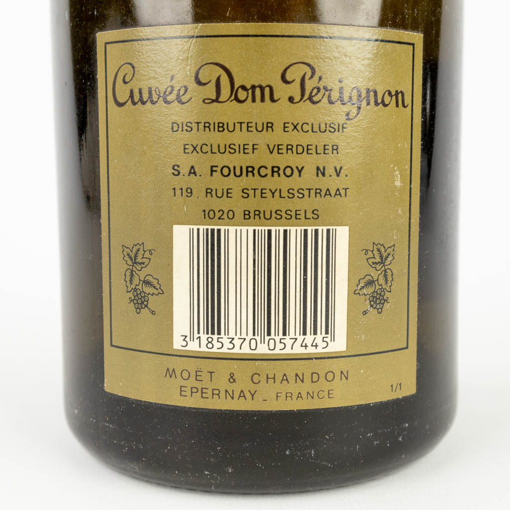 Dom Pérignom, een collectie van 5 flessen Champagne. 4 x 1980, 1 x 1976. 