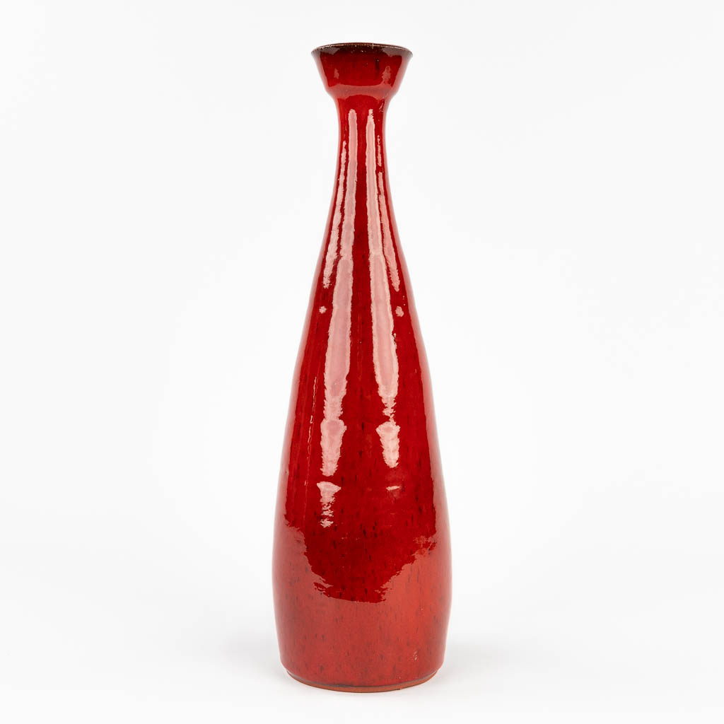 Léon GOOSSENS (XX)  'Red Vase' made of glazed ceramics. (H:41,5 cm)