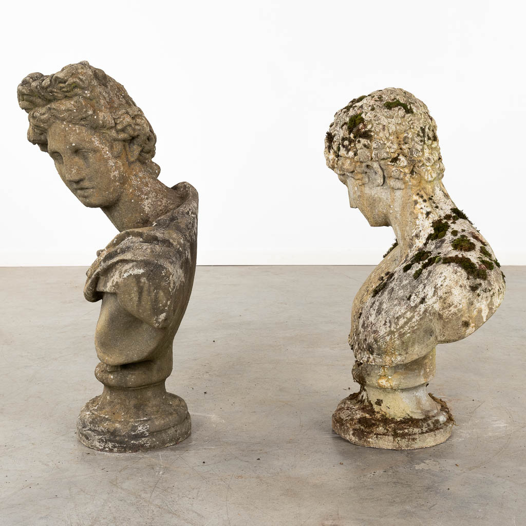 A pair of large busts, concrete, 20th C. (D:31 x W:47 x H:73 cm)