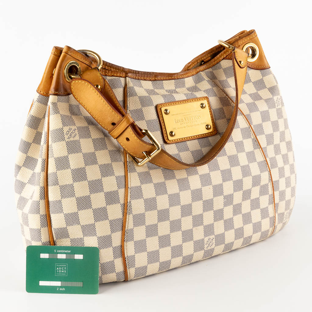 Louis Vuitton, Galleria, a handbag made of Damier Azur. (W:39 x H:30 cm)