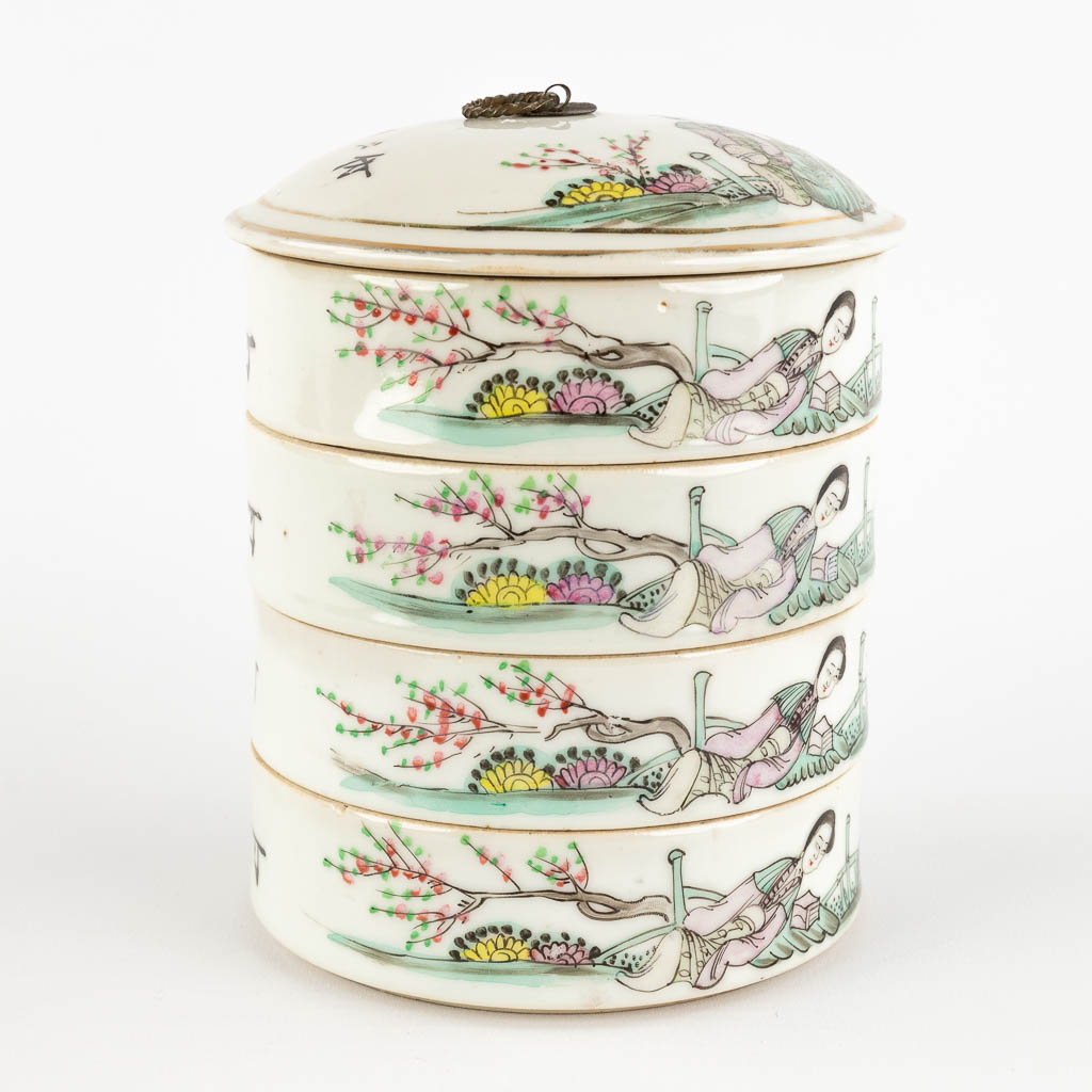 Four stackable Chinese storage pots, decorated with ladies, 19th/20th C. (H:15 x D:12 cm)