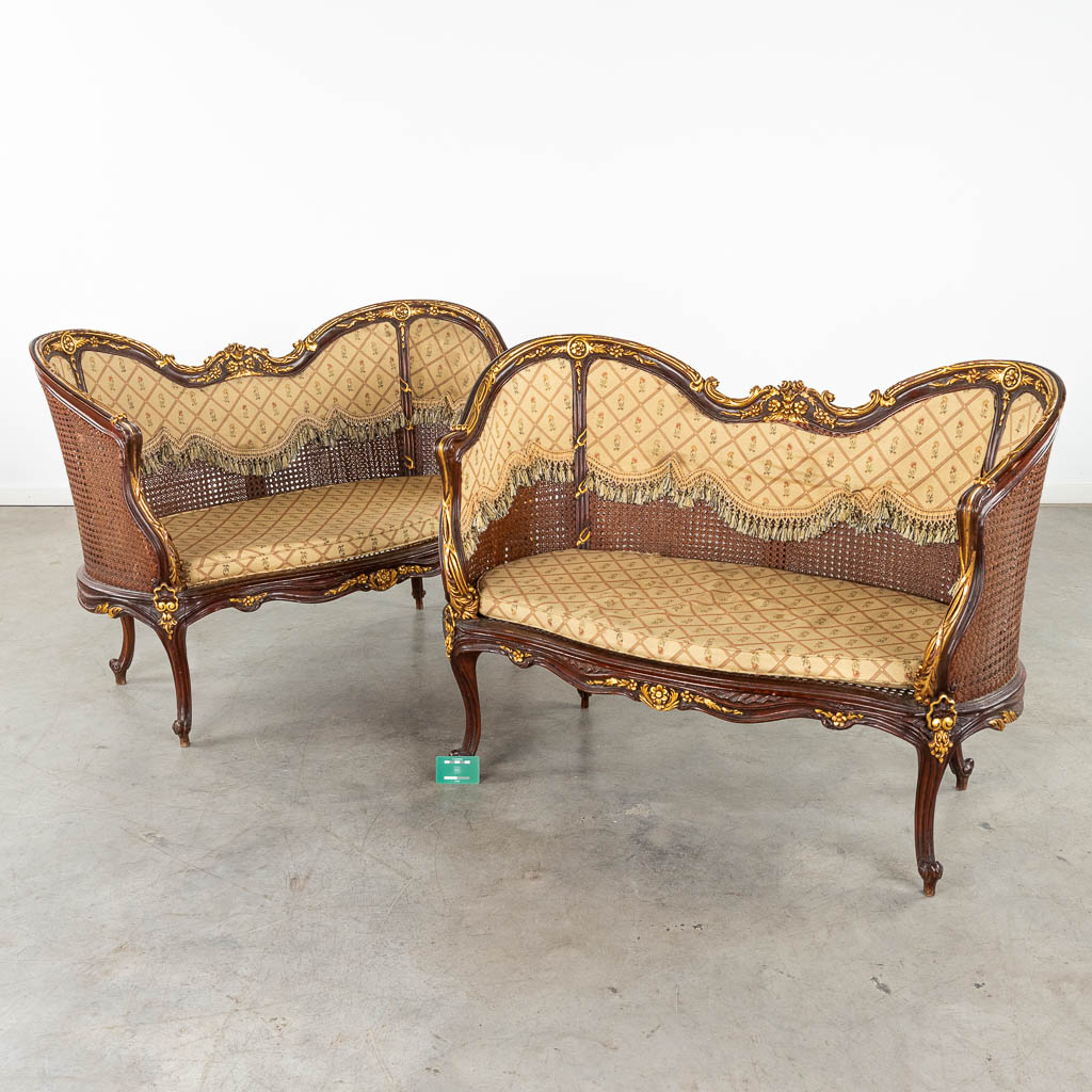 A pair of settee