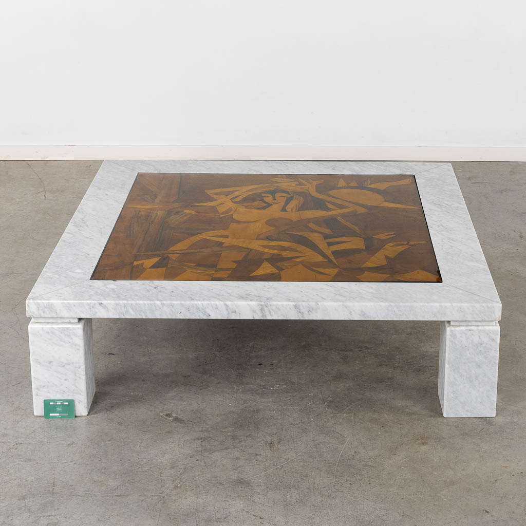 An Arabescato marble coffee table, finished with a marquetry inlay decor. Circa 1980. (L:130 x W:130 x H:33 cm)