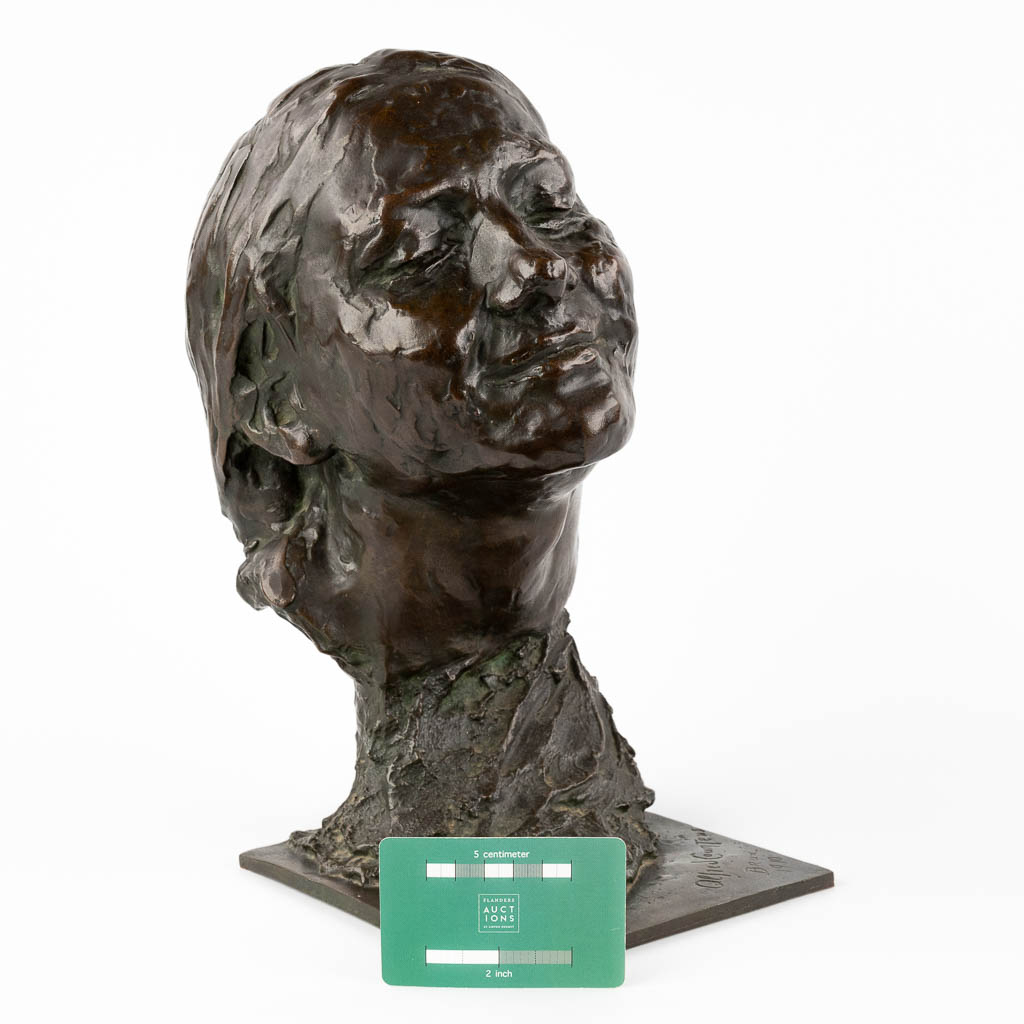 Alfred COURTENS (1889-1967) 'Bust' patinated bronze. 1910. (D:24 x W:18 x H:36 cm)