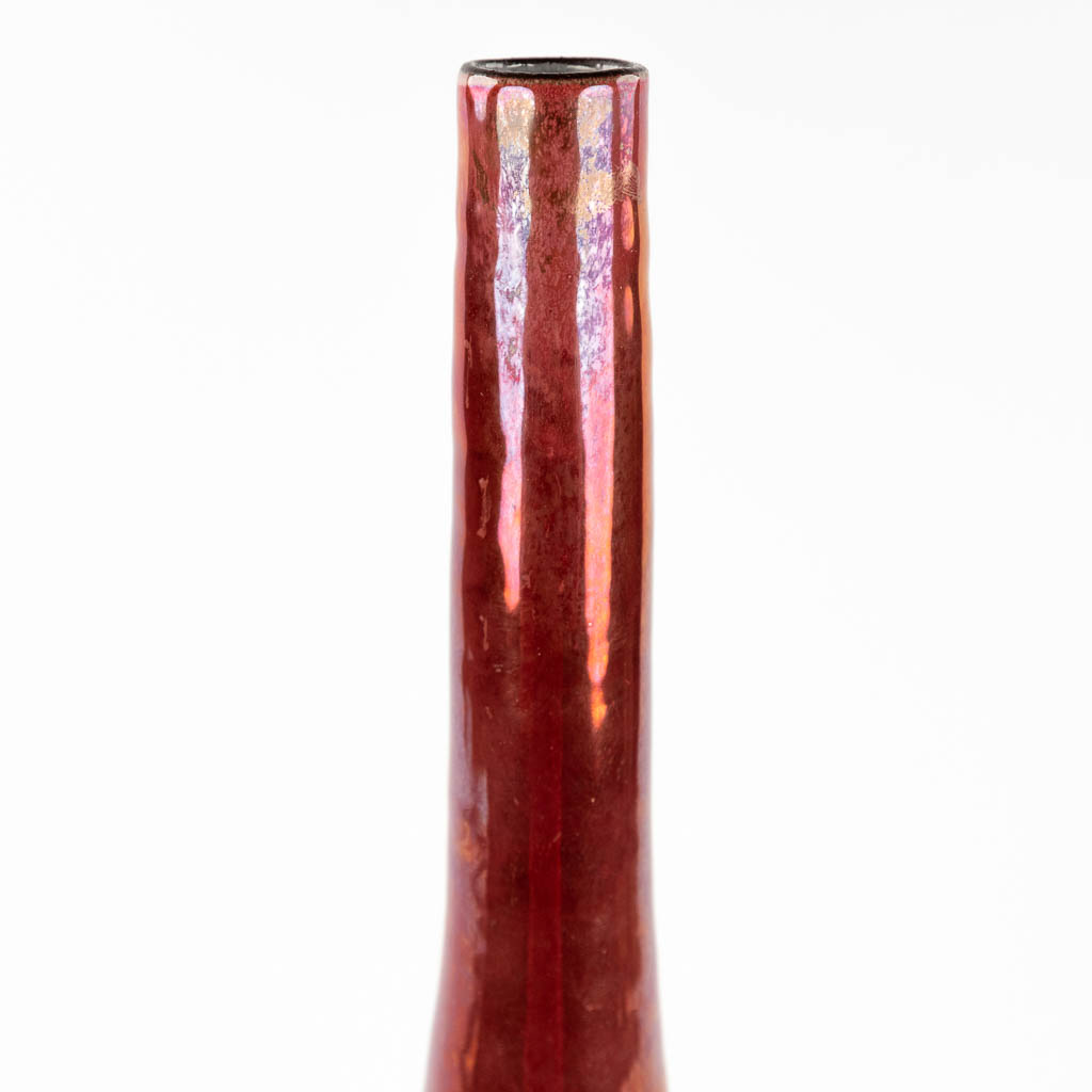 Rogier VANDEWEGHE (1923-2020) Vaas voor Amphora, rode lusterglazuur. (H: 65 x D: 10 cm)