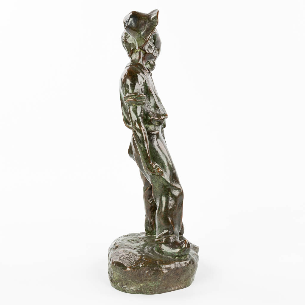 Arthur PUYT (1873-1955) 'Man with the hat', patinated bronze. (H:40cm)