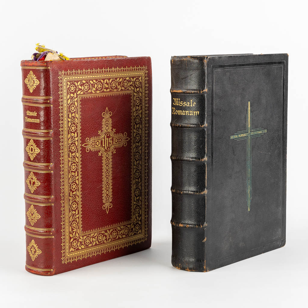 Two 'Missale Romanum' books. (W:23 x H:32 cm)