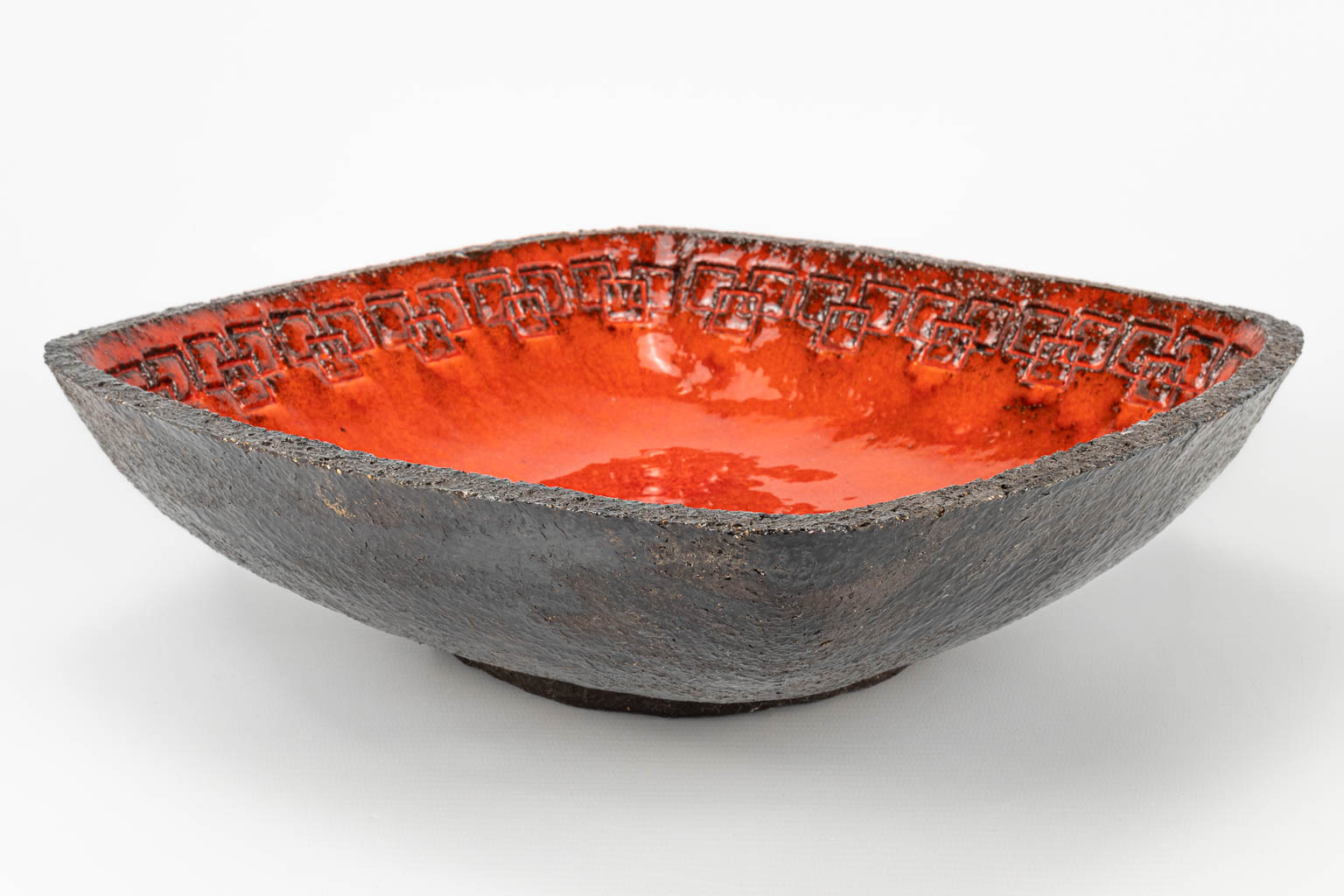 Jan NOLF (1931-1999) A collection of 2 bowls with red glaze of which one is marked. 