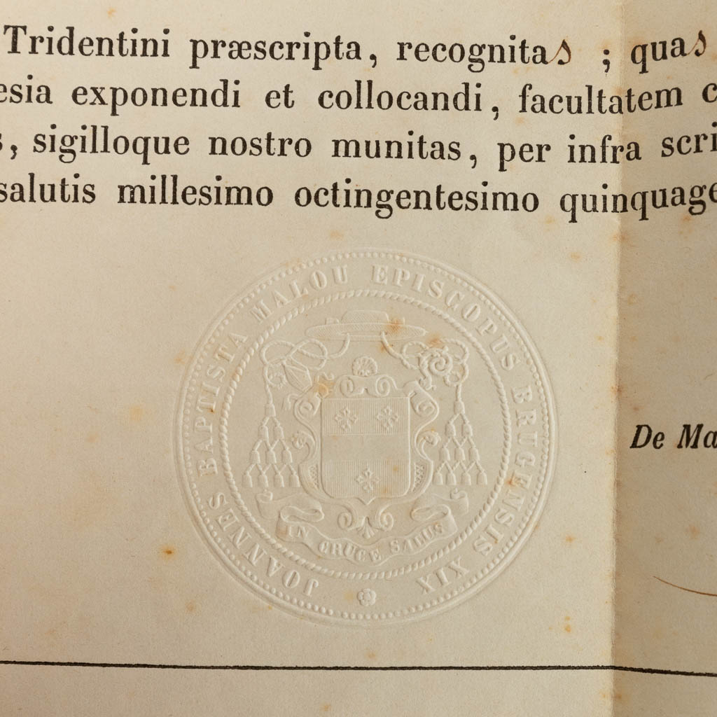 Een verzegelde Theca met relikwie: Ex Ossibus Sancti Fransisci Assisiensia. (W:3,7 cm)