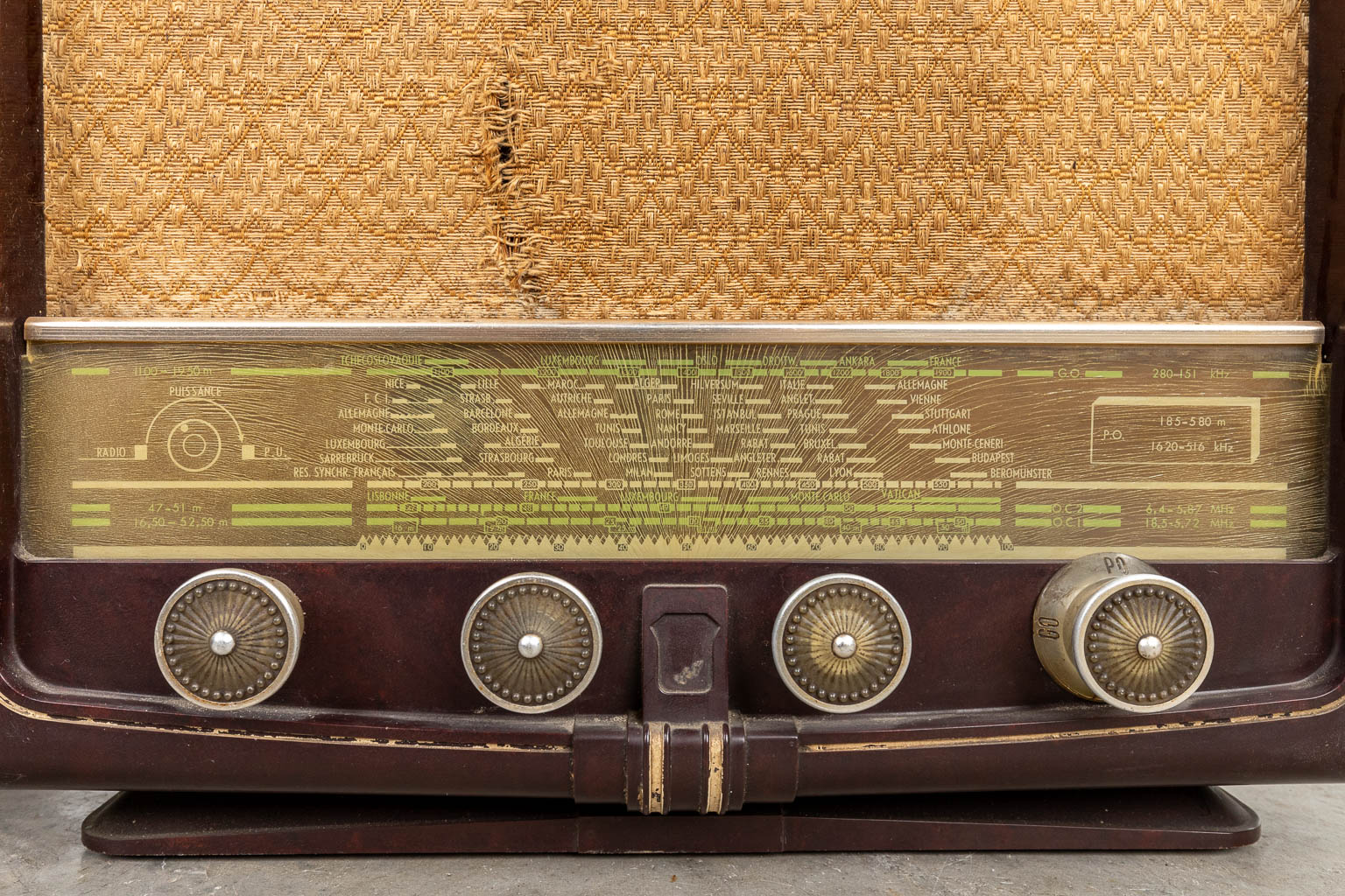 A collection of 2 antique radio