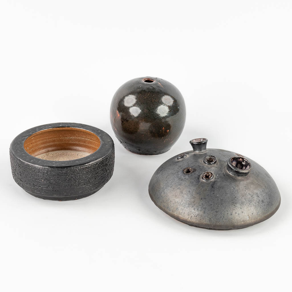 Rogier VANDEWEGHE (1923-2020) 3 items for Amphora. (H: 11 x D: 11 cm)