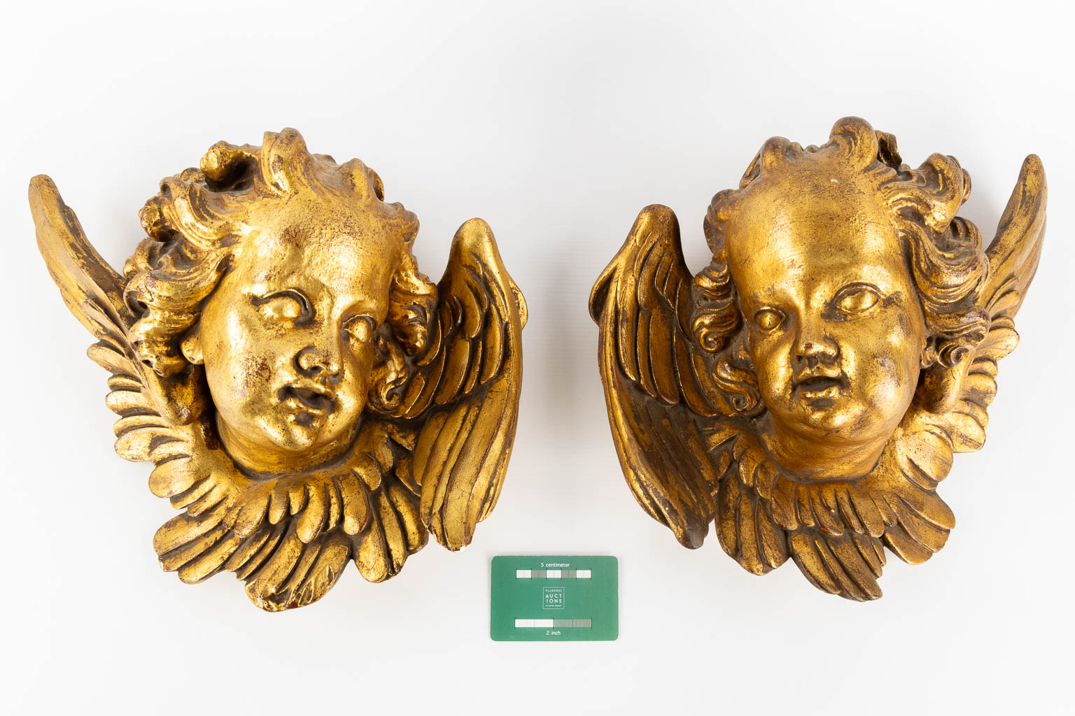 A pair of angels, probably white-baking clay. Circa 1900. (L:16 x W:32 x H:32 cm)