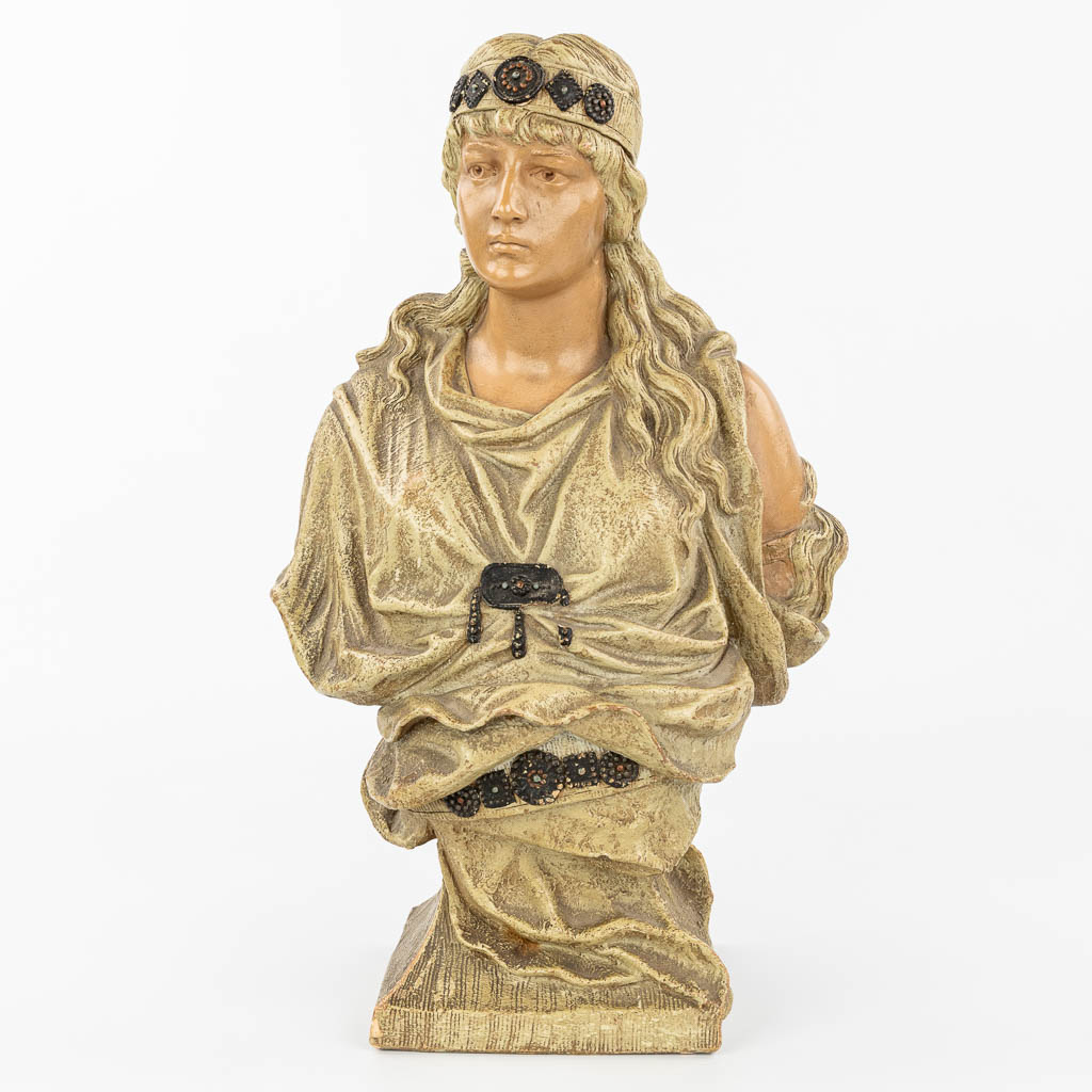 E. TELL (XIX-XX) en Friedrich GOLDSCHEIDER (1845-1897) 'Judith' een buste gemaakt uit terracotta voor Goldscheider. (H:40cm)