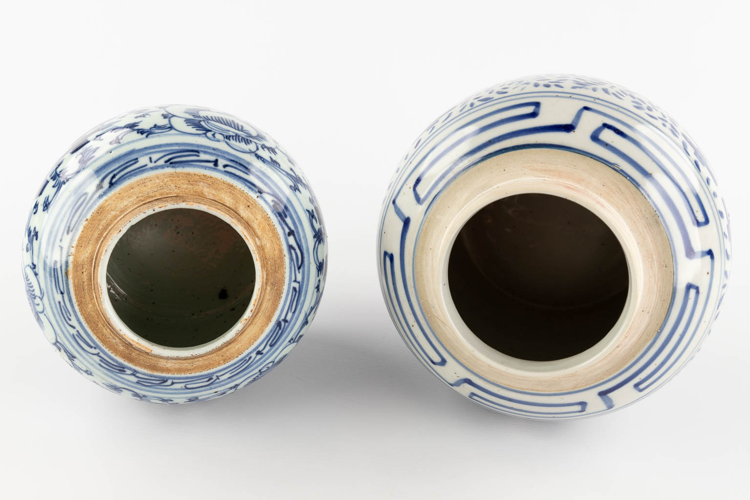 Two Chinese ginger jars with a blue-white decor of Happiness, Double Xi sign. 19th/20th C. (H:27 x D:20 cm)