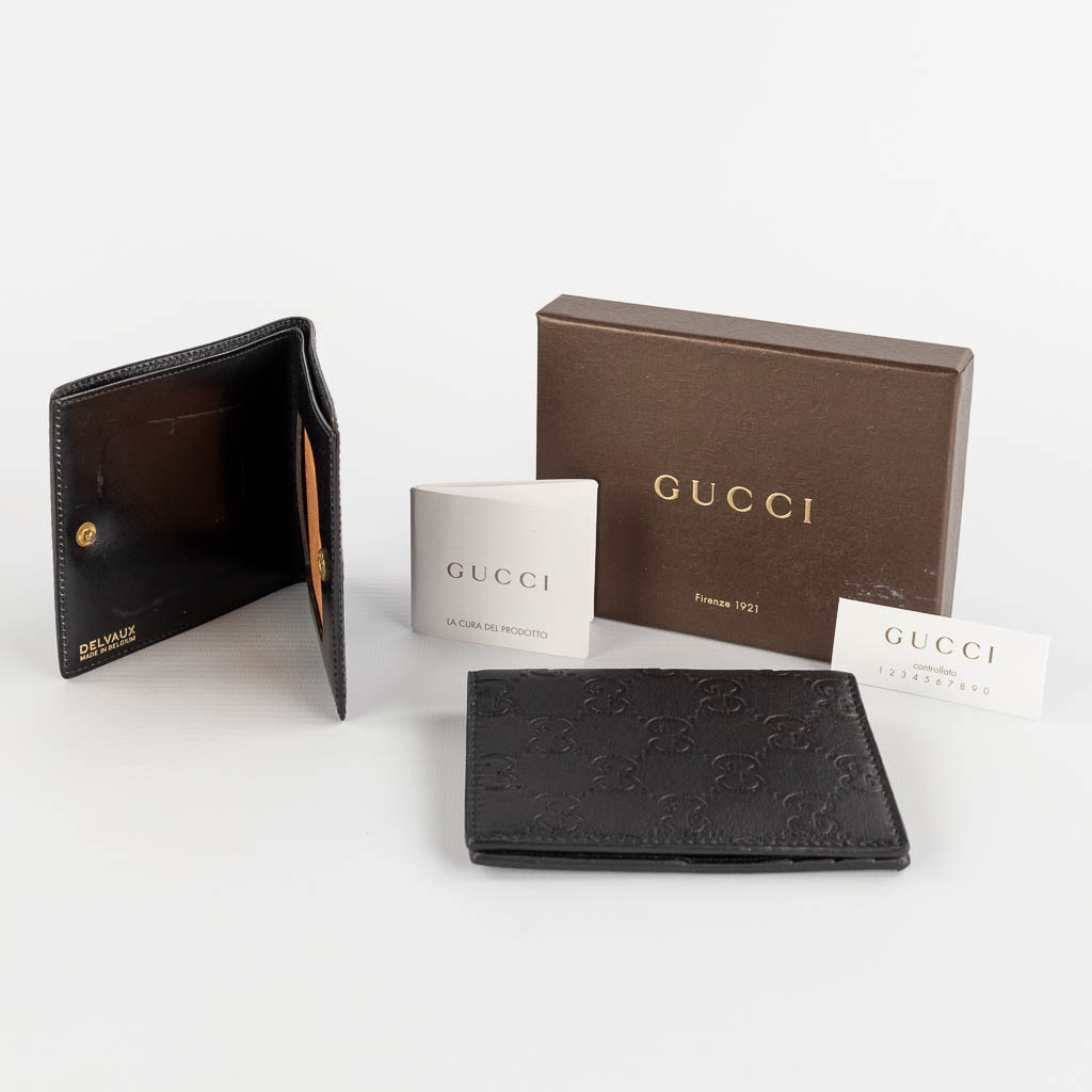 Delvaux en Gucci, een bankbiljettenhouder in croco en kaartenhouder in kalfsleder. (W:10 x H:9,5 cm)