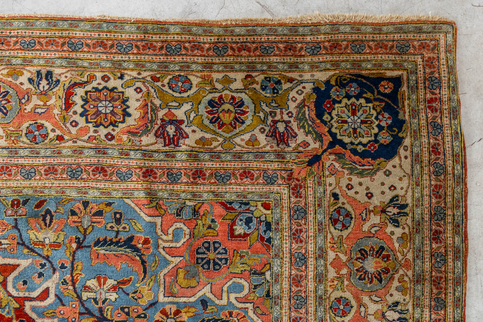 Een Oosters handgeknoopt tapijt, Ghoum. (L:264 x W:353 cm)