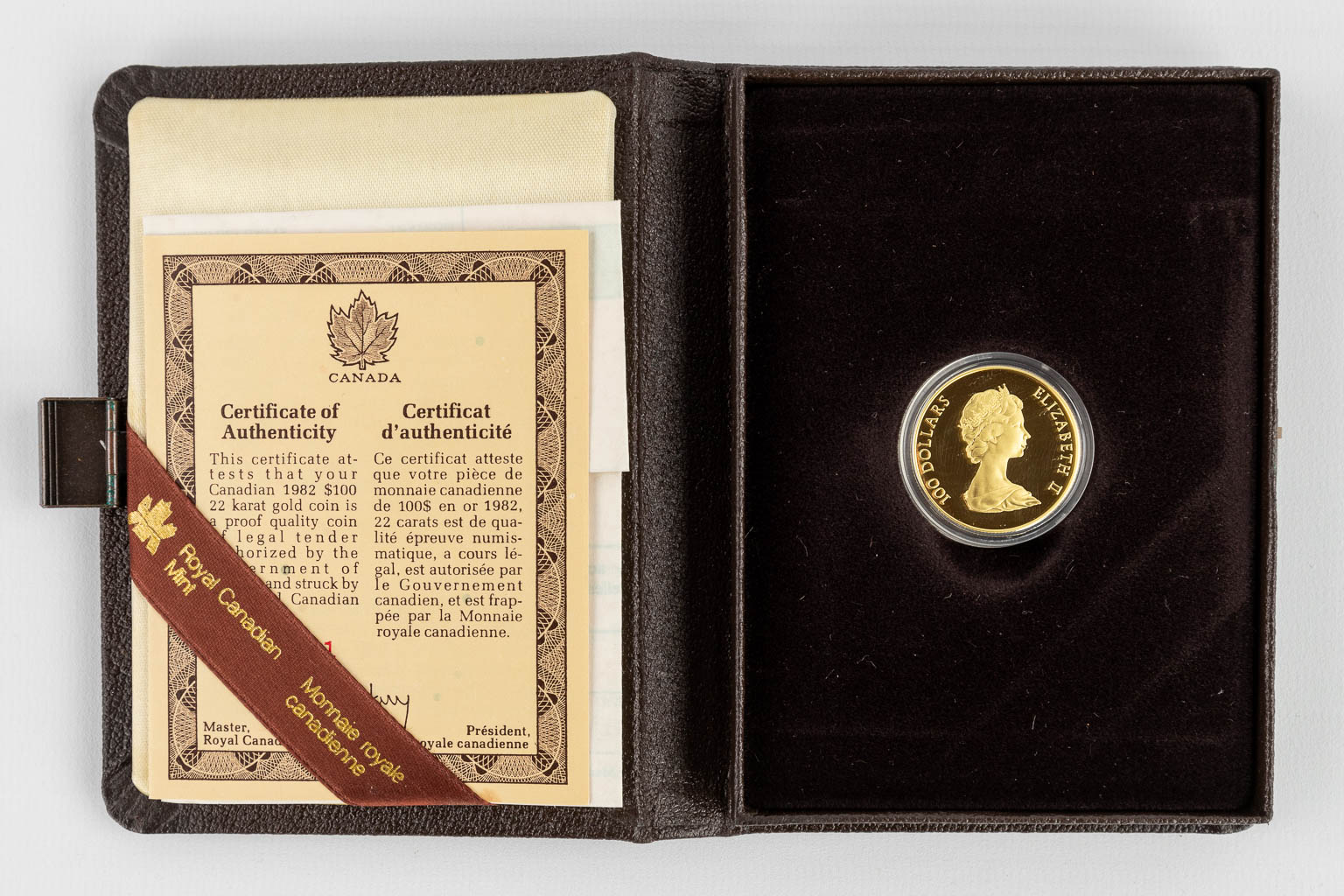 A gold coin, Canada 100 Dollar, Elisabeth 2, 1982. 16,96g.