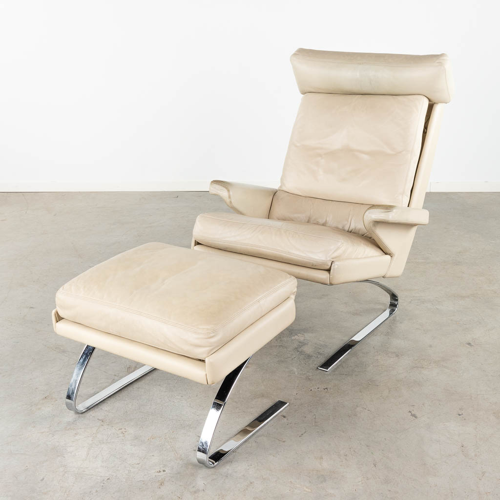 Reinhold ADOLF (XX-XXI) 'Swing' Lounge Chair en Ottoman for COR. (D:90 x W:80 x H:106 cm)