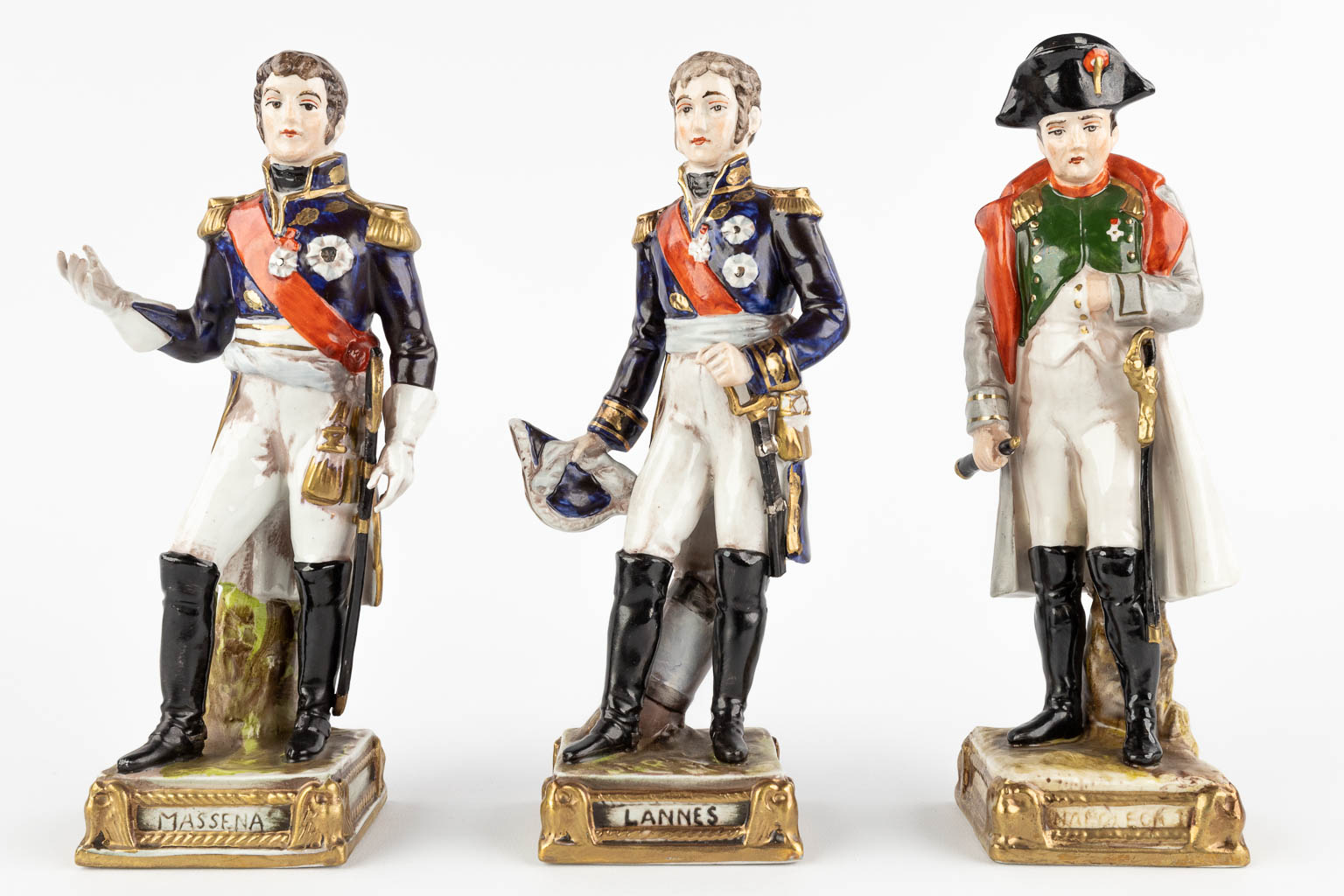 Napoleon en 9 generaals, polychroom porselein, 20ste eeuw. (D:7 x W:9 x H:23 cm)