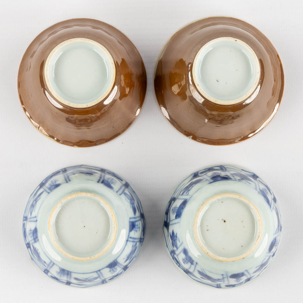 Vijftien Chinese schalen, tasjes en borden, blauw-wit en Famille Rose. (D:23,4 cm)