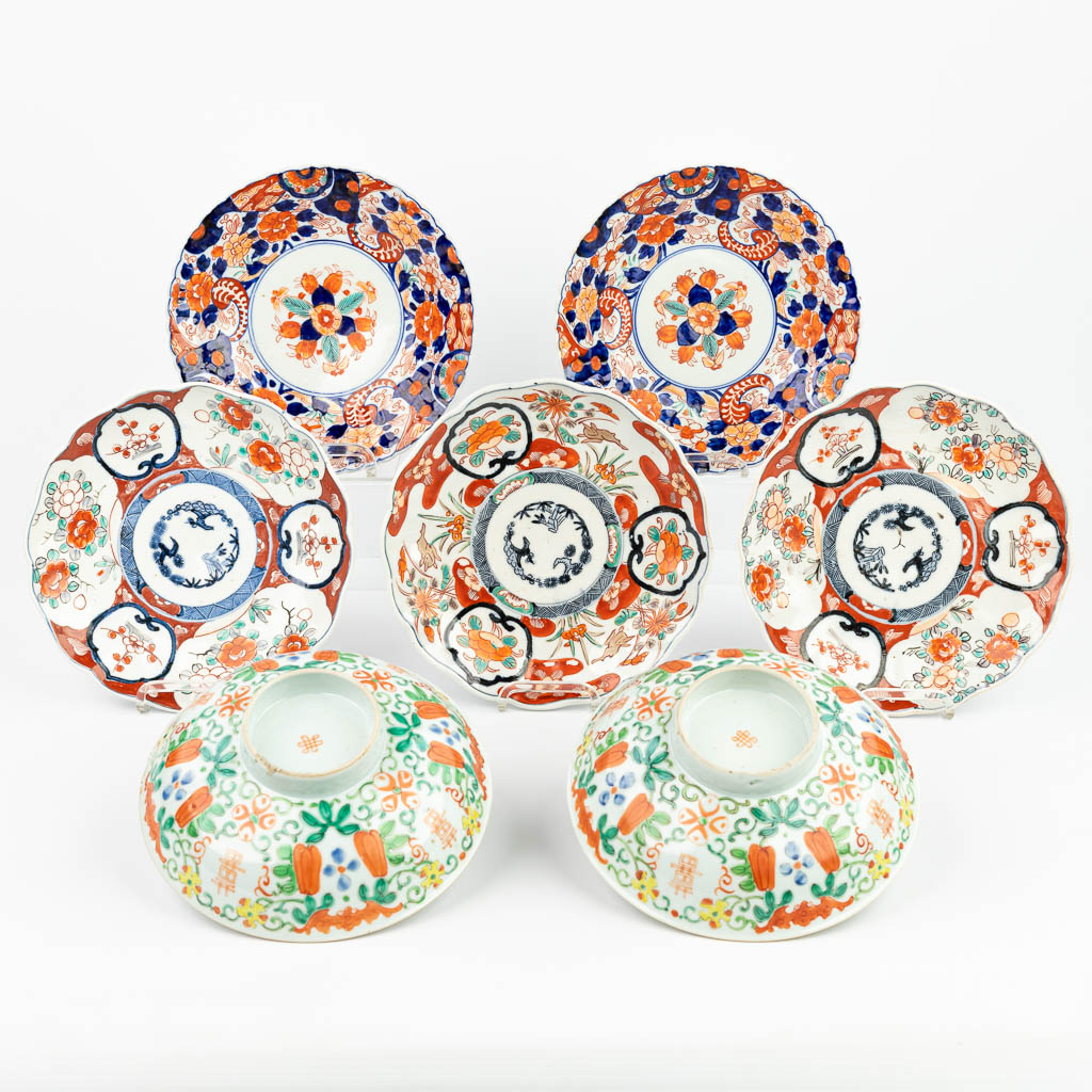 Een collectie van 7 Chinese en Japanse bordjes gemaakt uit porselein, Imari 