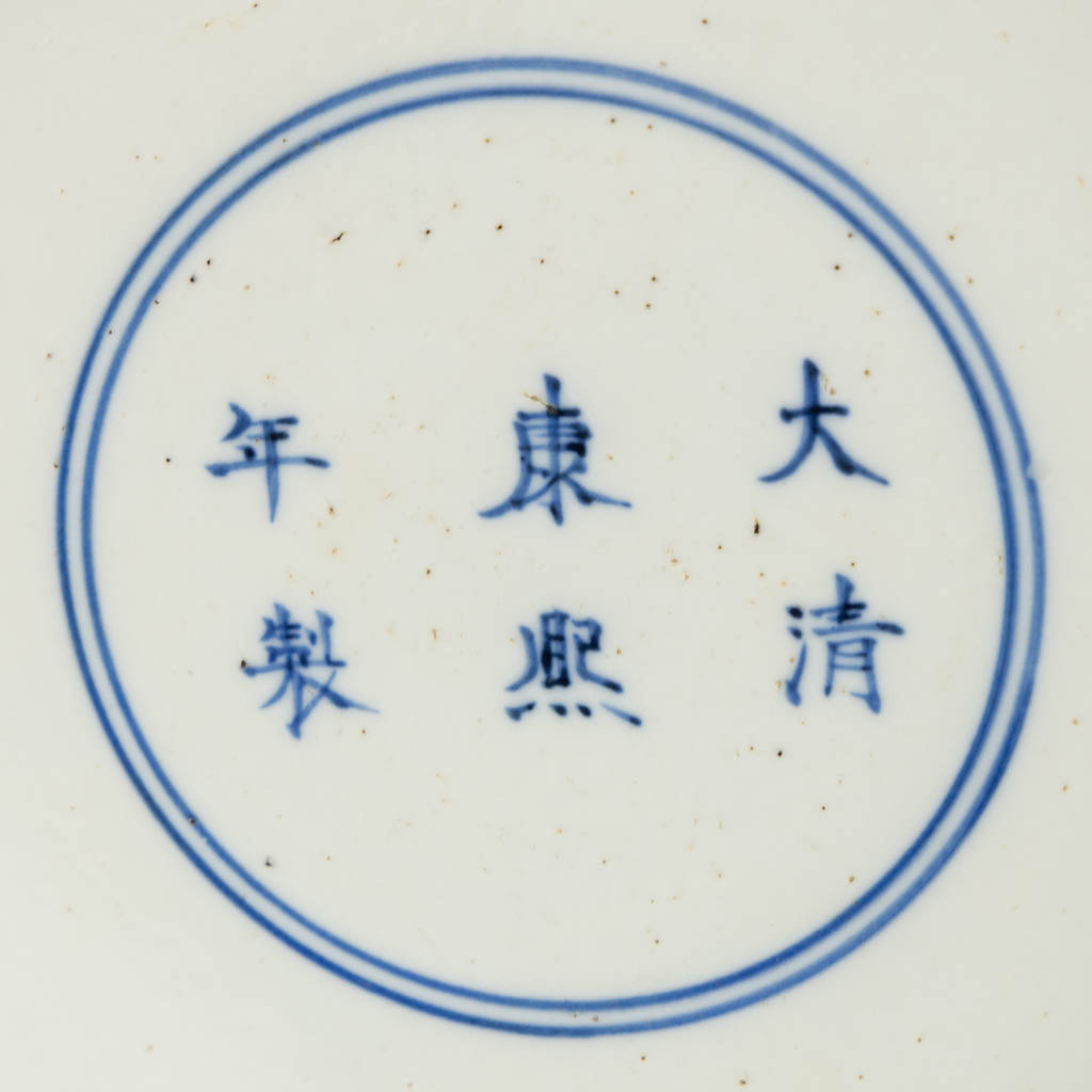 Een Chinese Famille Verte 'Roulleau' vaas. Kangxi mark. (H:46 x D:20 cm)