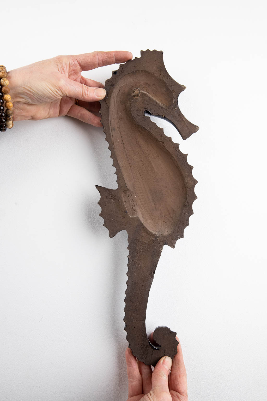 Vijf Zeepaardjes, geglazuurde keramiek, Sanchez, Amphora, Bayer. 20ste eeuw. (W:16 x H:45 cm)
