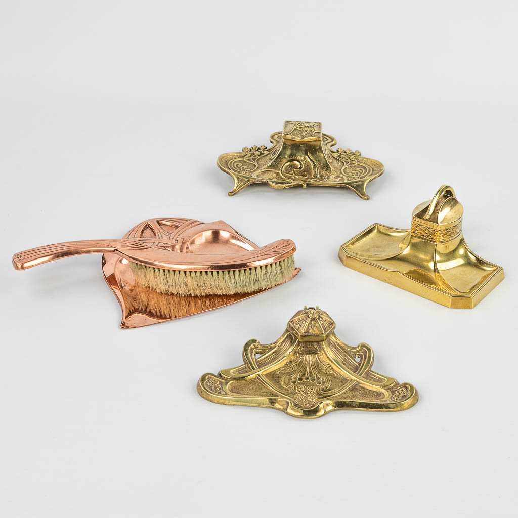 A collection of 3 art nouveau ink pots and a table cleaner made of yellow and red copper and marked WMF. (H:6cm)