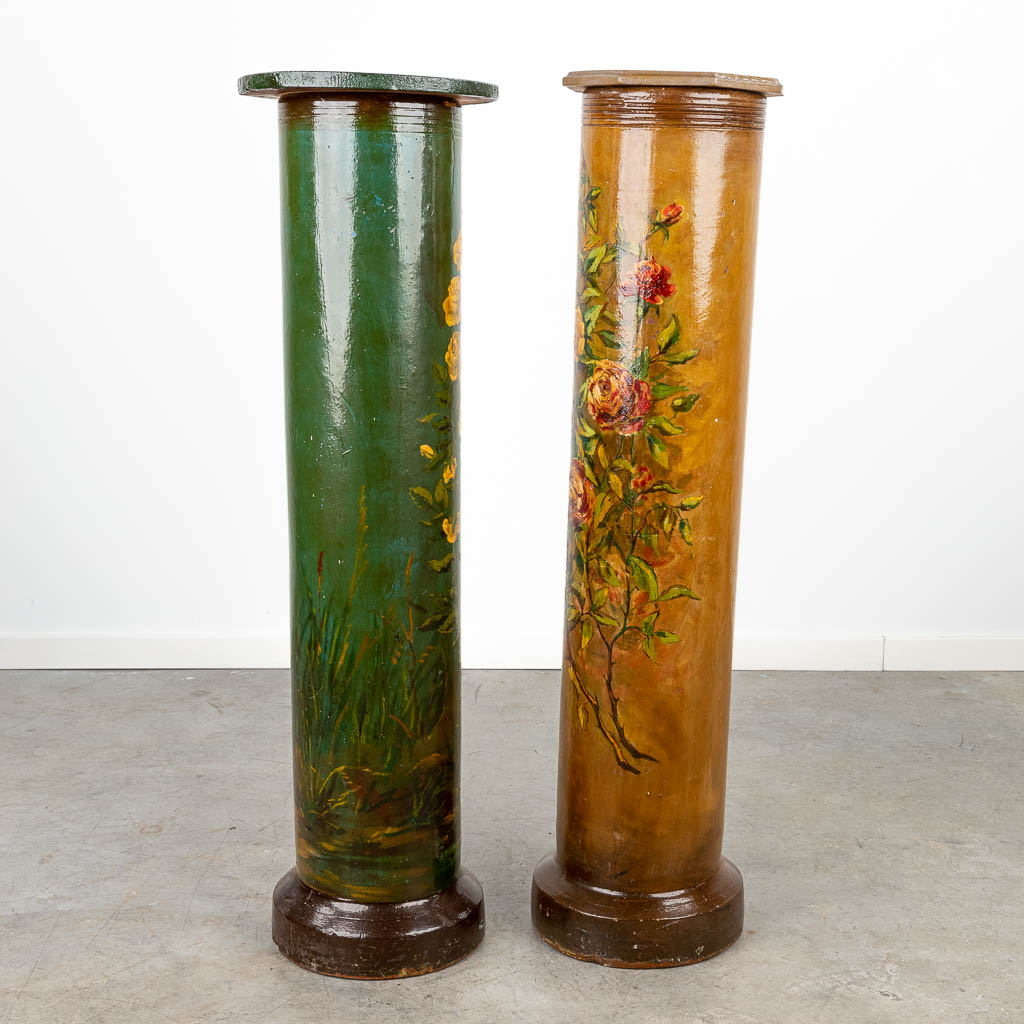 A set of 2 pedestals made of grès with hand-painted flower decor. (H:105cm)