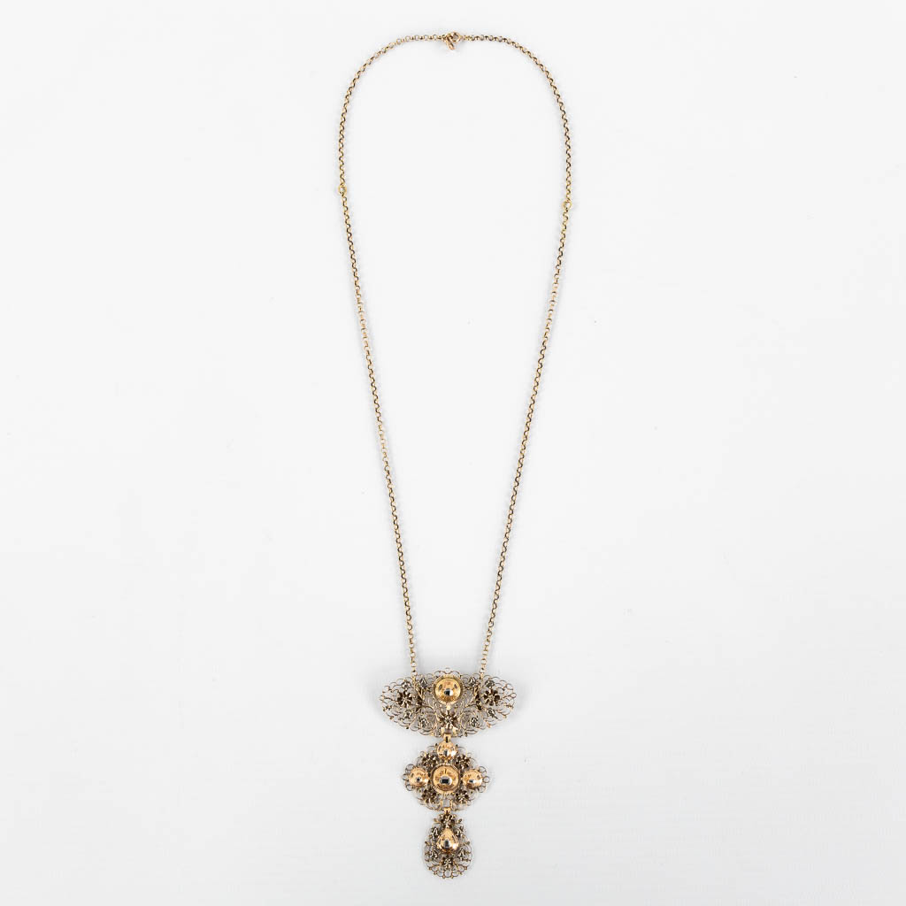 An antique pendant, 18kt yellow gold with old-cut diamonds. 19th C. (H:7,8 cm)