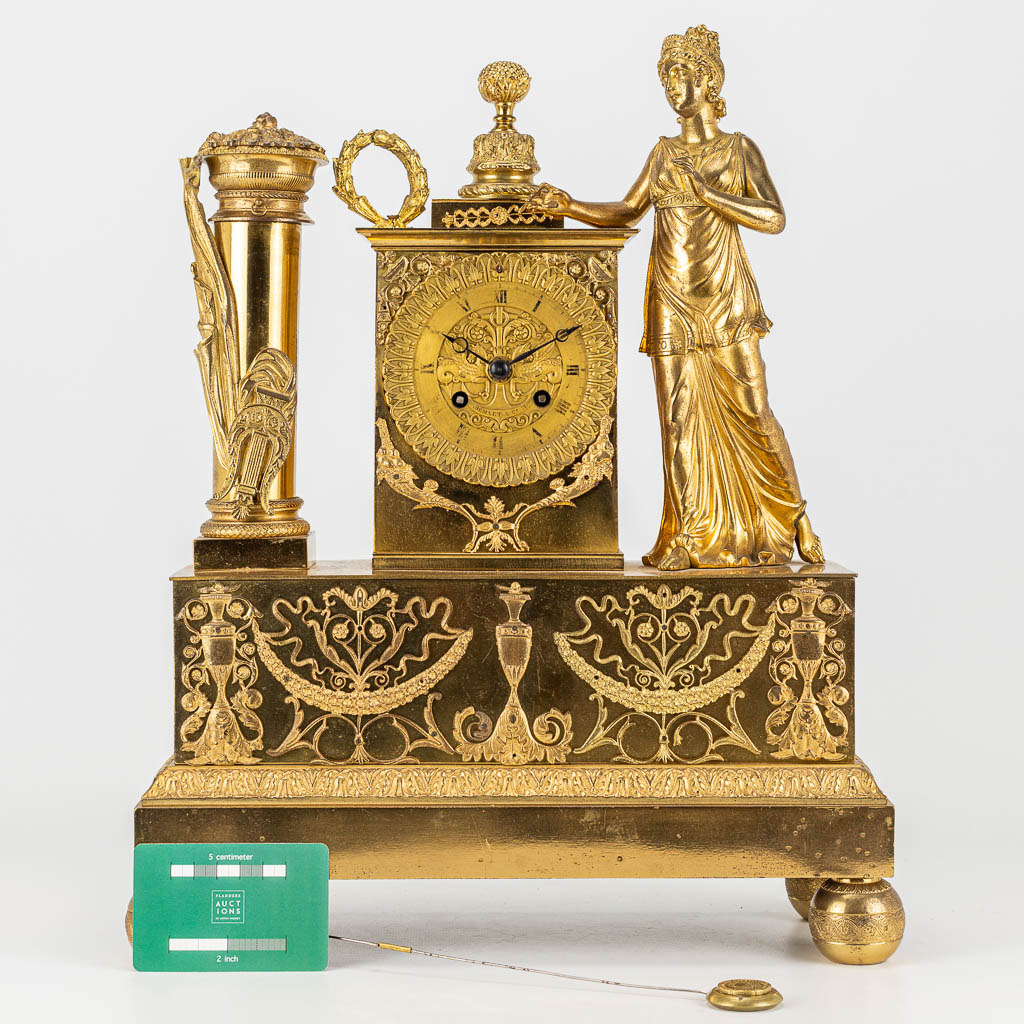A mantle clock made of gilt bronze in empire style. The first half of the 19th century. (H:42cm)