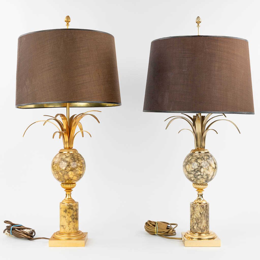 A pair of table lamps in Hollywood Regency style, with balls made of marble. (H:73cm)