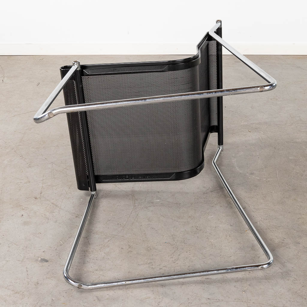 Pietro AROSIO (1946) 'Monopoli' voor Airon, een set van 6 stoelen. 