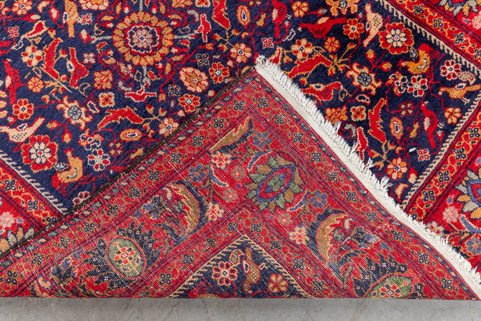 An Oriental hand-made carpet, Kashan. (D:186 x W:100 cm)