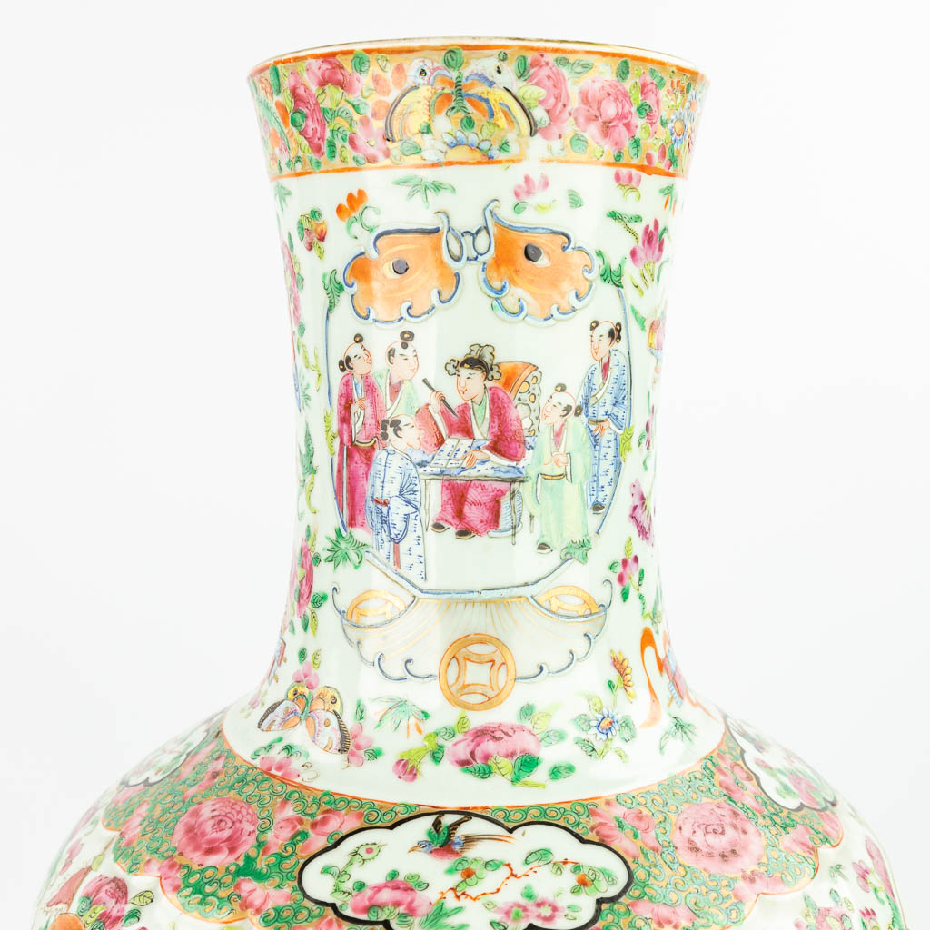 A pair of Chinese Canton vases made of porcelain and decorated with images of 'The Chinese Life' and medallions. (H:6