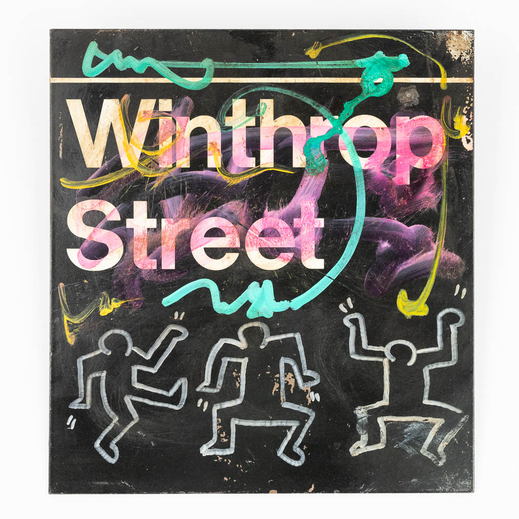 Keith HARING (1958-1990)(attr.) 'Winthrop Street' een gehandtekend bord uit de New Yorkse metro. 20ste eeuw.  (W:32 x