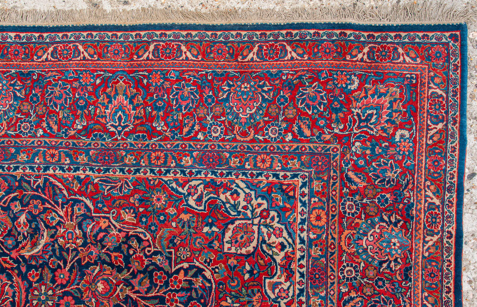 A large Oriental hand-made carpet. Kachan. (238 x 315 cm)