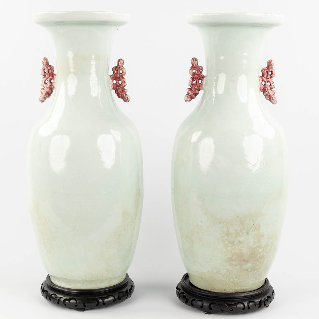 A pair of Chinese vases decorated with buffalo and ladies. (H:57 x D:24 cm)