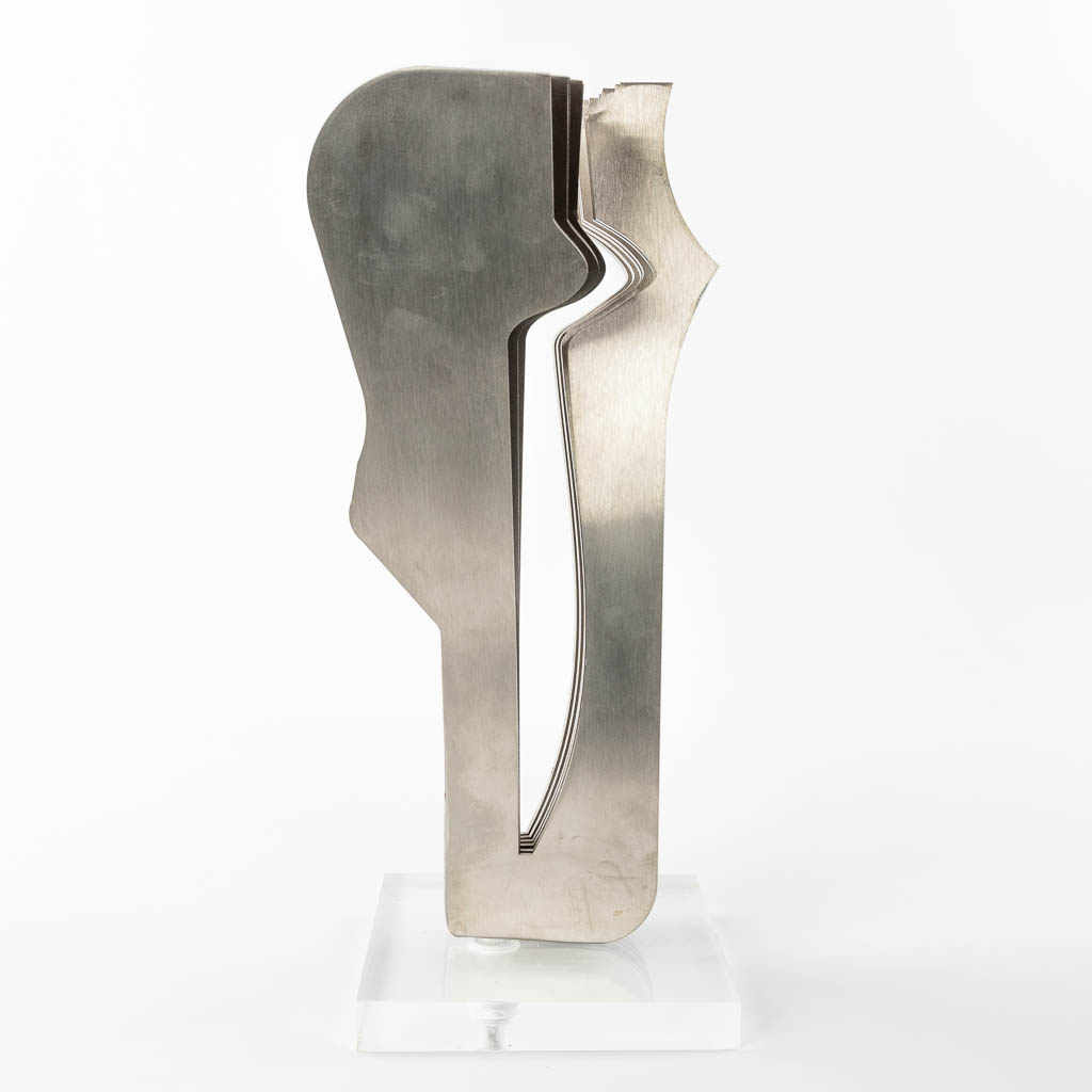 Adriano PIU (1954) 'Abstract' a sculpture made of steel on an acrylic base. (H:35cm)