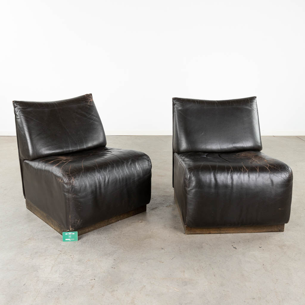A pair of mid-century black leather relax chairs, Jori, Belgium. (D:62 x W:74 x H:75 cm)