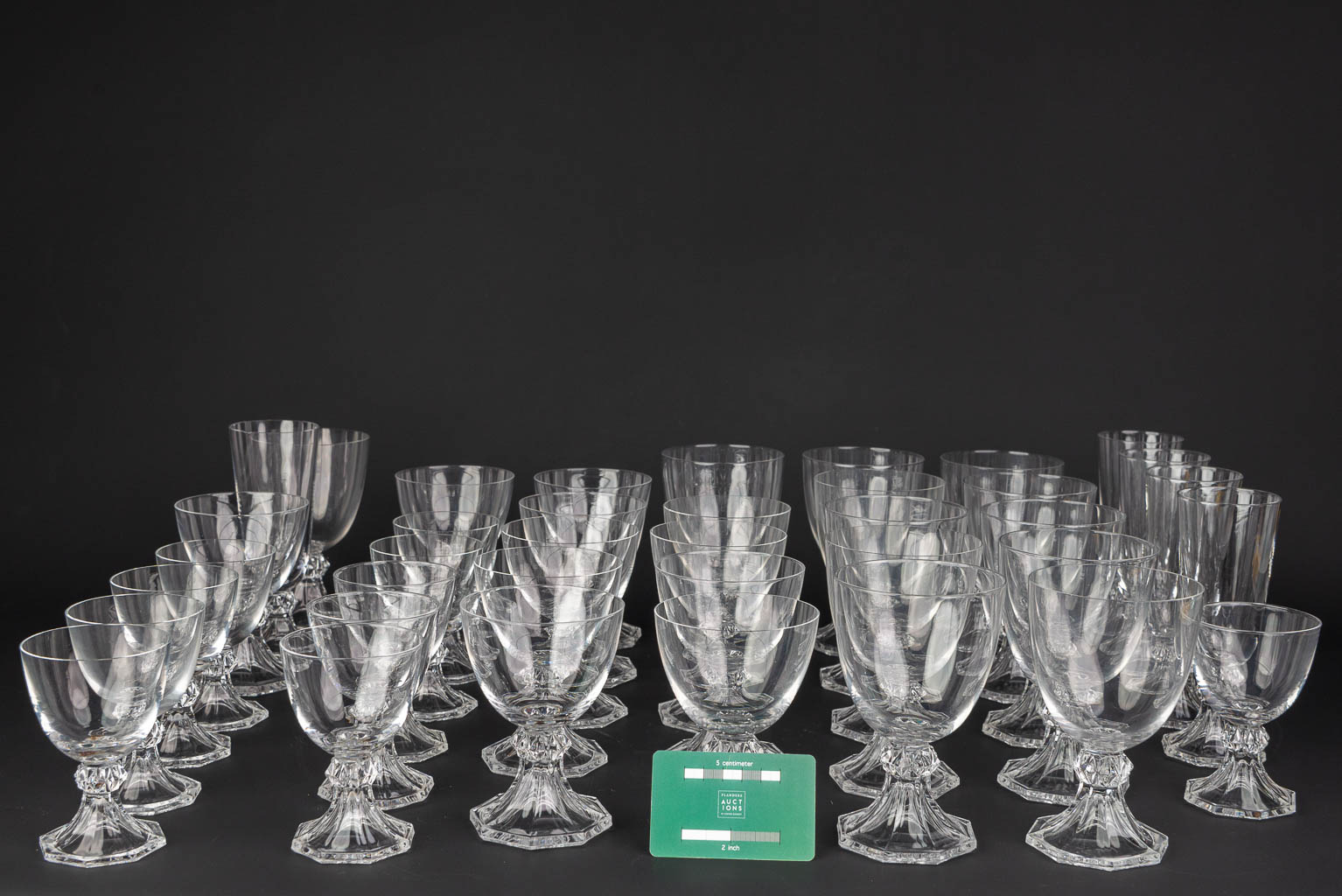 Een collectie van 31 glazen gemaakt door Val Saint Lambert (H:16,3cm)