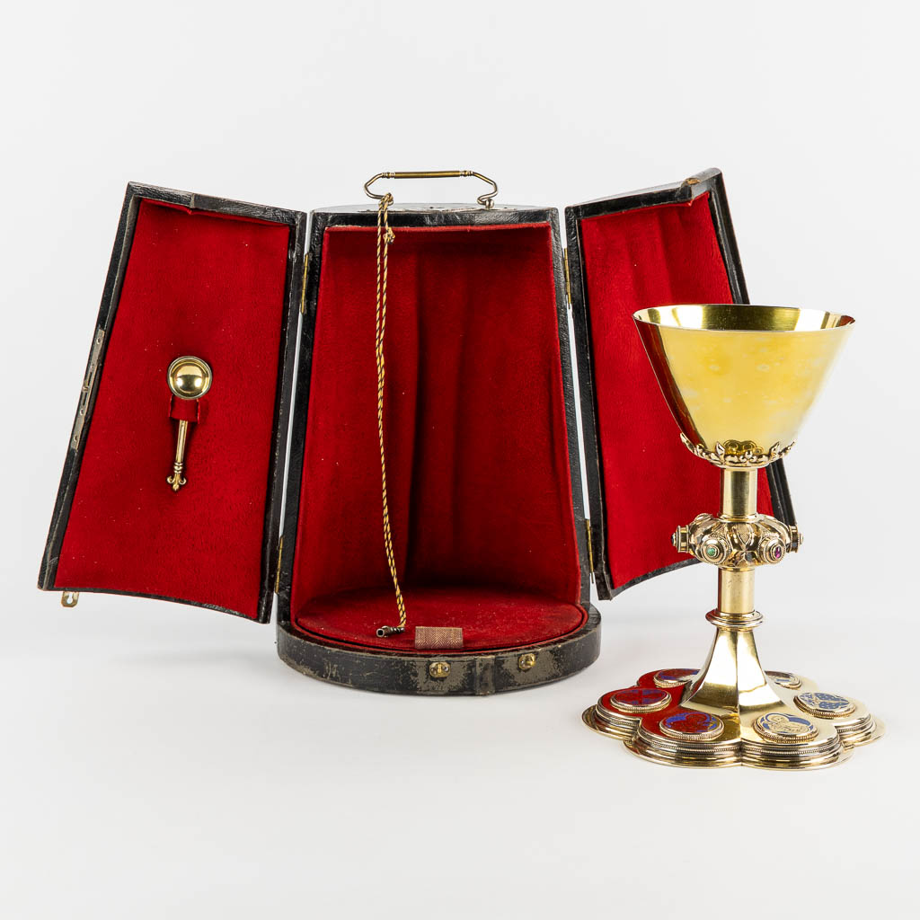  A. Bourdon-De Bruyne, Ghent, A Gothic Revival chalice with original case, Silver, 900/1000. 653g. 1875