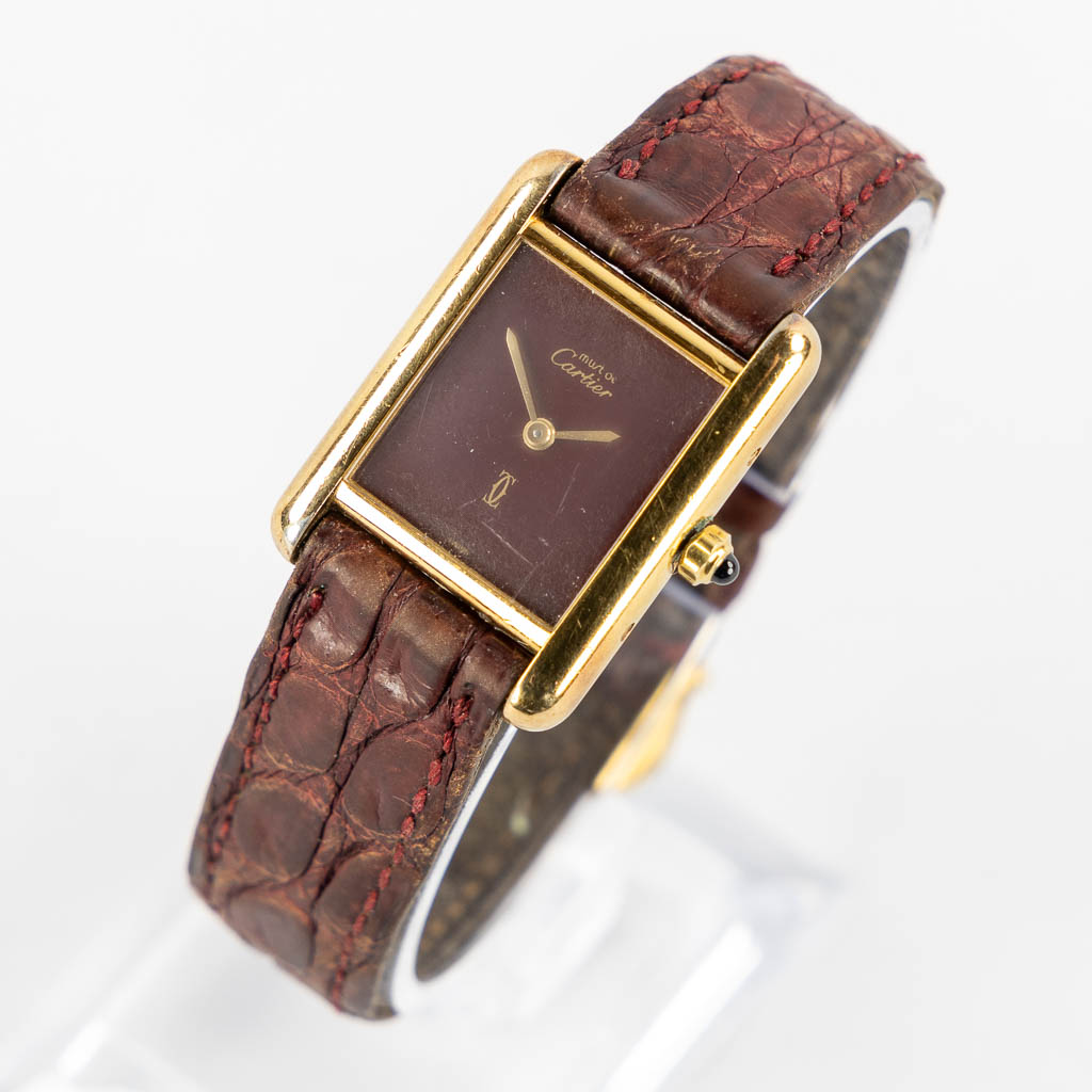  Cartier Tank Quartz, bordaux wijzerplaat en vermeil horlogekast.