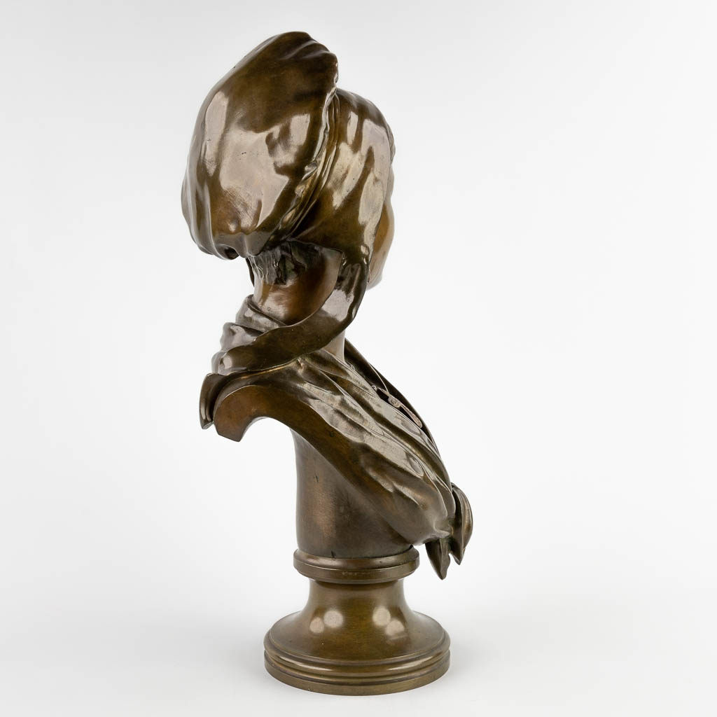 Bust of a lady, patinated bronze, signed 