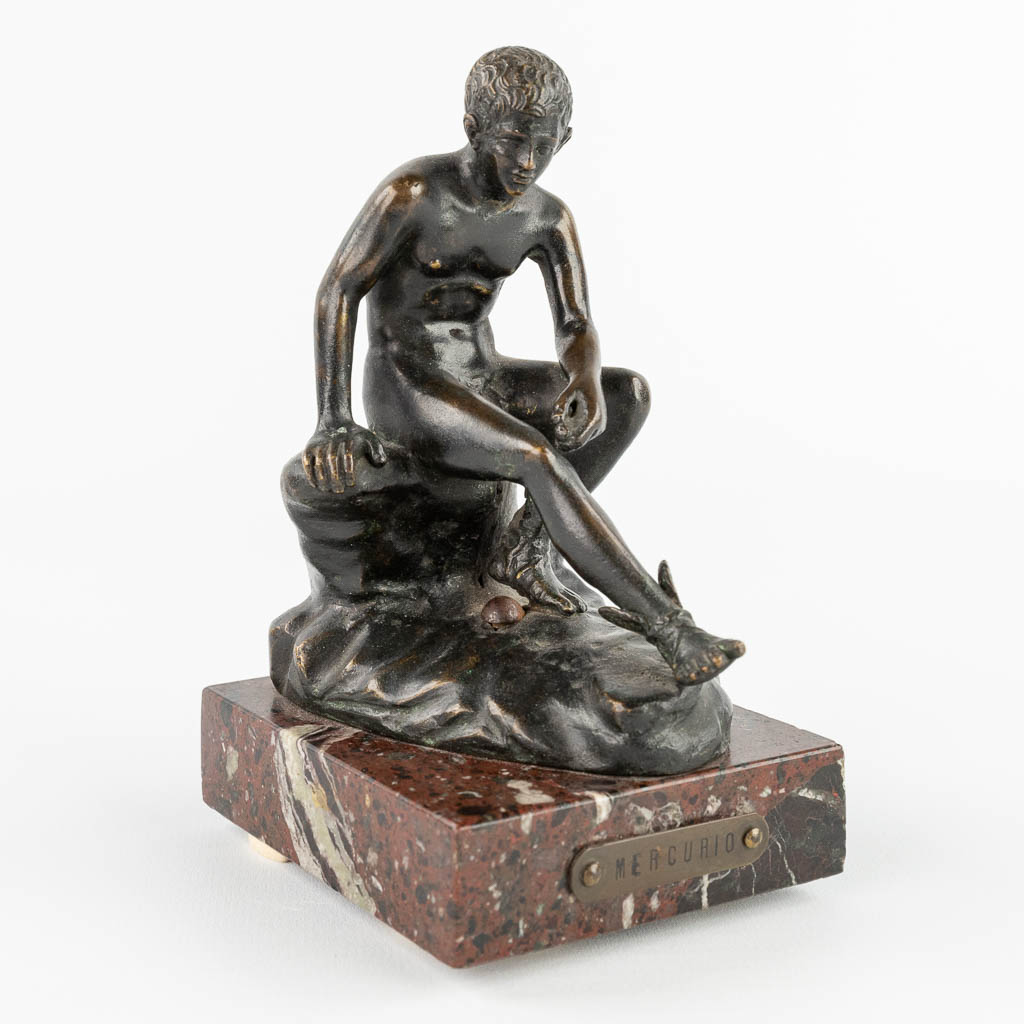 Mercure, a small figurine, bronze mounted on marble. 19th C. (L:9,5 x W:7 x H:14 cm)