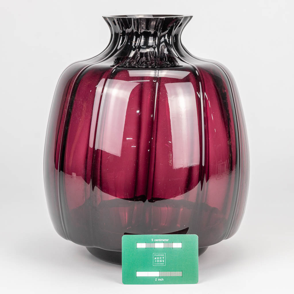 Andries D. COPIER (1901-1991) a hand-blown vase made of glass for Leerdam in The Netherlands. (H:29cm)